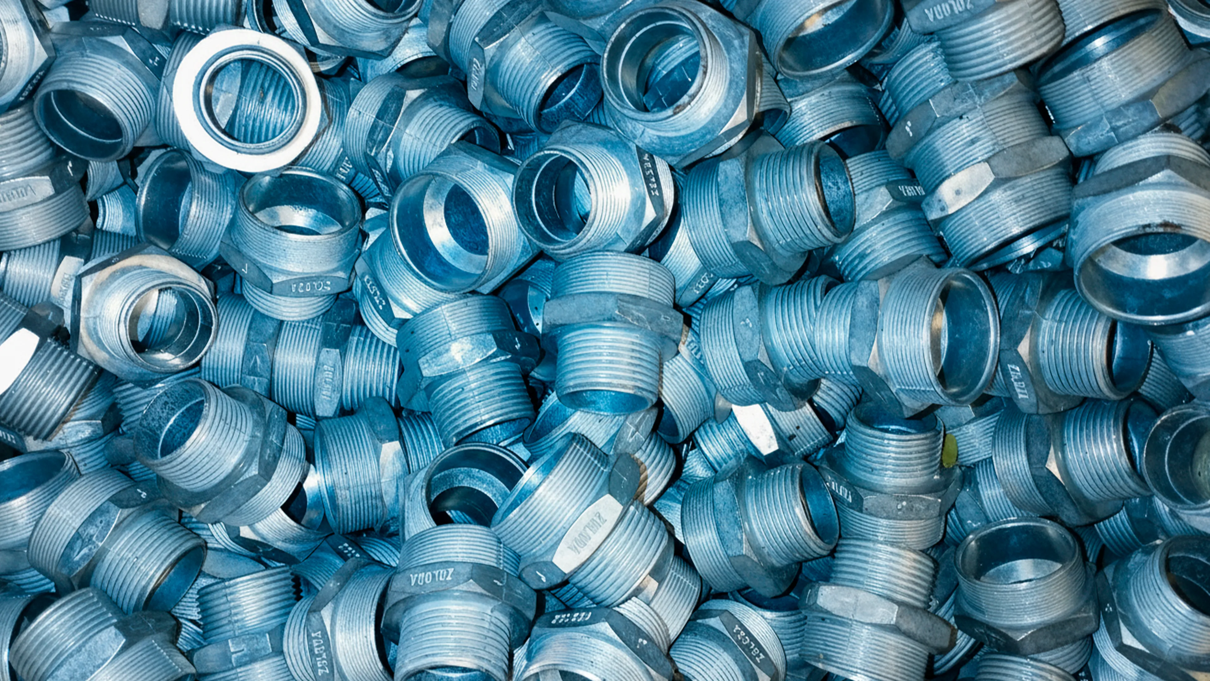 Imagen de producto con proceso de zincado azul aplicado.